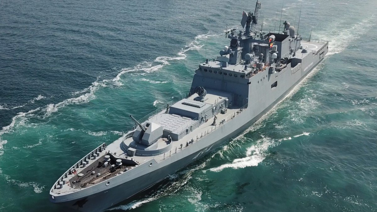 Defense_Fregatte_2